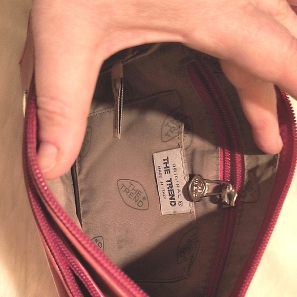 The Trend, Pink/rasberry Leather Crossbody Bag, Made in Italy. Great Condition. - Picture 5 of 5
